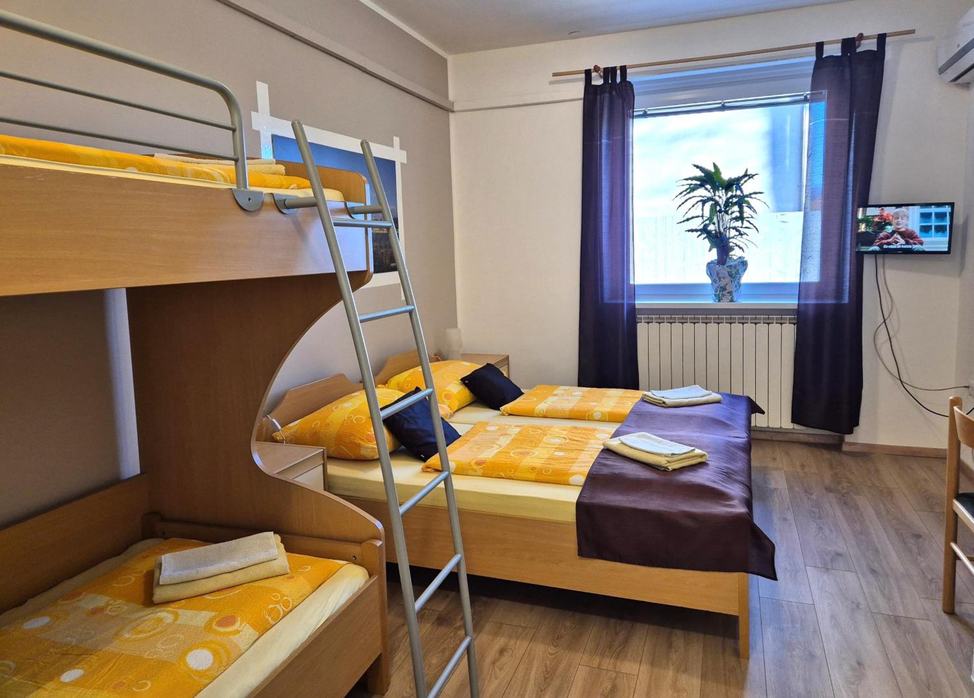 Apartments Furman - Self Check-In Rakek Esterno foto